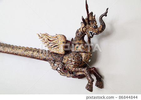 泰國佛教寺廟屋頂裝飾中經常發現的神話聖獸哈薩迪林的衣架 泰國佛教寺廟屋頂裝飾中經常發現的神話聖獸哈薩迪林的衣架 86844844