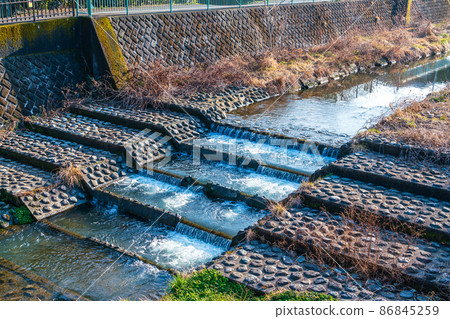 小川的風景 86845259