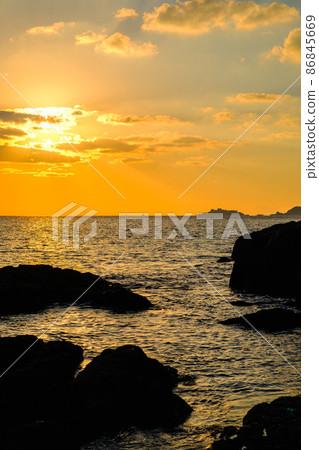 俯瞰軍艦島的夜景 俯瞰軍艦島的夜景 86845669