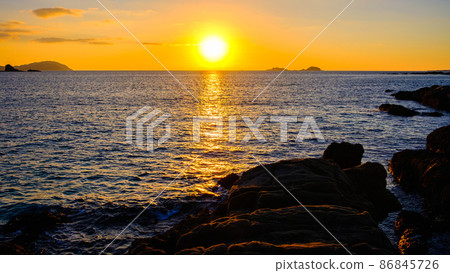 俯瞰軍艦島的夜景 俯瞰軍艦島的夜景 86845726