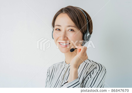 Operator headset business female 86847670