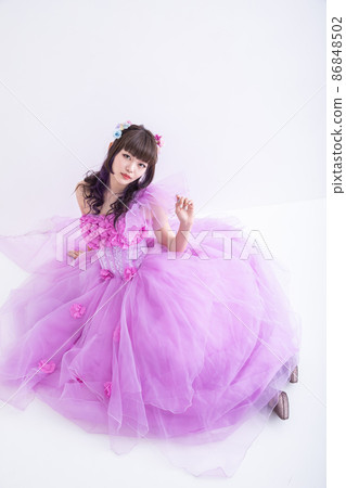 Female dress in a pink dress 86848502