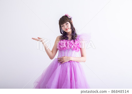 A woman who guides you in a dress A woman who guides you in a dress 86848514
