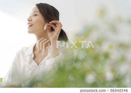 女性佩戴配飾 86848546