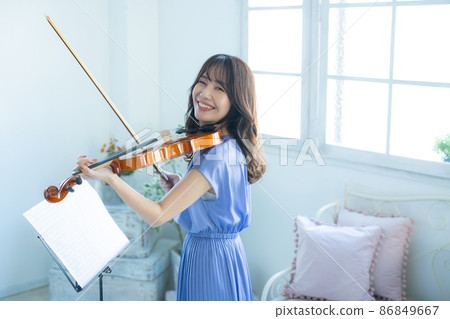 Violin female Violin female 86849667