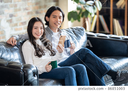 已婚夫婦，家庭，生活方式，客廳 86851003