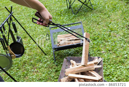 砍柴的手 86853721