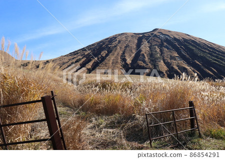 草知裡浜和壯麗的群山 草知裡浜和壯麗的群山 86854291