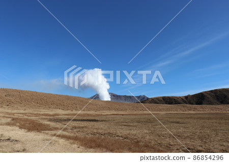 活火山和草千里濱 86854296