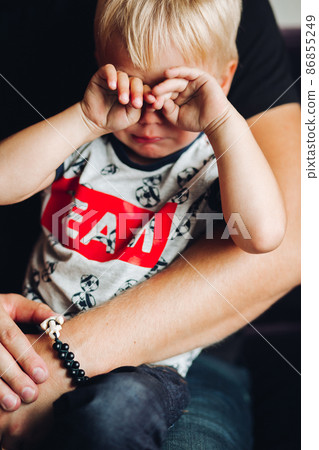The baby is crying. The little boy is crying The baby is crying. The little boy is crying 86855249
