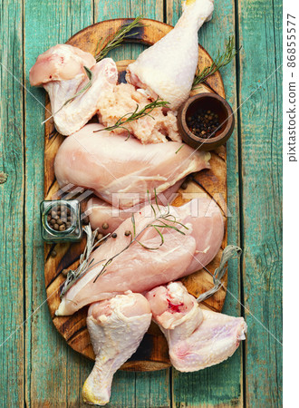 Fresh uncooked chicken meat. 86855577
