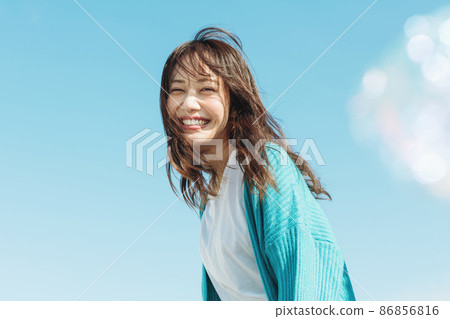 Female outdoor portrait 86856816