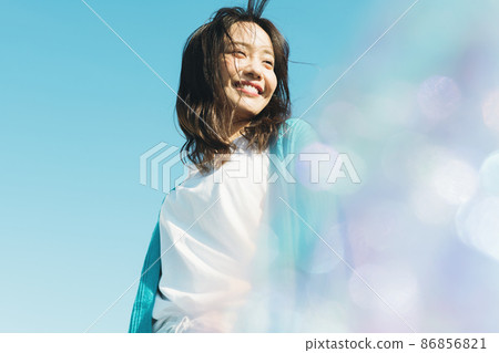 Female outdoor portrait 86856821