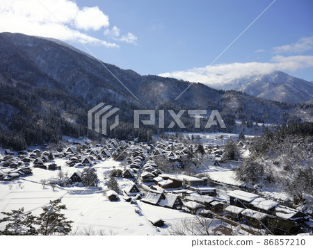 藍天白雪白川鄉 86857210