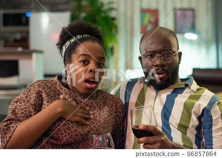 Couple watching horror movie at home 86857864