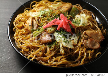 醬炒麵，牛排盤上的醬炒蕎麥，黑木背 86858463