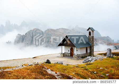 Incredible view on small chapel in the Tre Cime Di Laveredo National Park Incredible view on small chapel in the Tre Cime Di Laveredo National Park 86858577