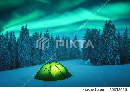 Yellow tent against the backdrop of incredible starry sky 86858616