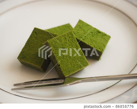 Matcha flavored raw chocolate 86858776