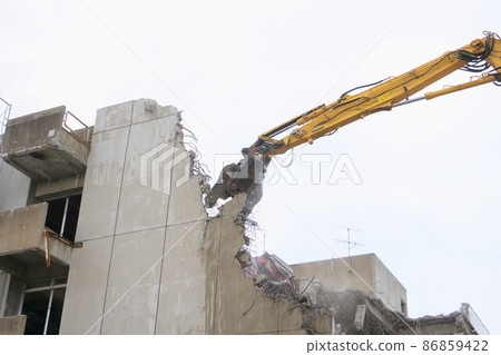 拆除破舊公共建築的重型設備 拆除破舊公共建築的重型設備 86859422