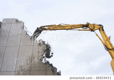 Heavy equipment for dismantling dilapidated public buildings 86859431