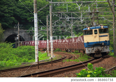 EF65-2119 towed freight train traveling on a magnificent curve _ 2013/5/25 shooting 86860738