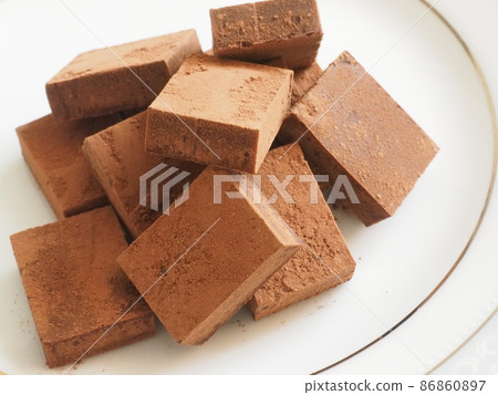 Delicious cacao-flavored raw chocolate Delicious cacao-flavored raw chocolate 86860897