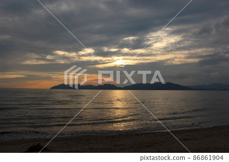 SDGs The mysteries of the earth, the sea and Sora! The light and brilliance of the setting sun in Yamaguchi Prefecture! It was SDGs The mysteries of the earth, the sea and Sora! The light and brilliance of the setting sun in Yamaguchi Prefecture! It was 86861904