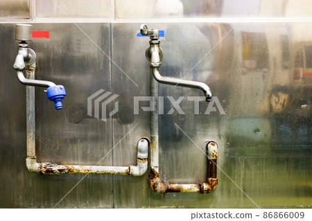 清洗現場 修復水龍頭周圍的水管腐蝕 86866009