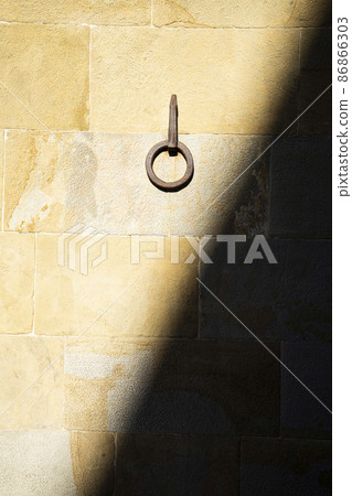 Iron rings on the medieval palaces in Florence, Italy Iron rings on the medieval palaces in Florence, Italy 86866303