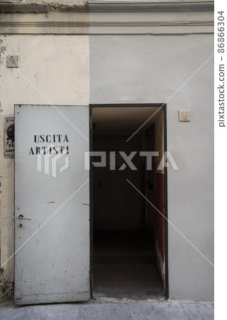 artists exit door artists exit door 86866304