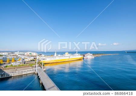 Aomori City, Aomori Prefecture, Aomori Port in fine weather and Seikan Ferry Hakkoda Maru 86866418