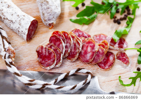 Sliced spanish sausage fuet 86866869