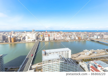 新潟市萬代區的萬代橋和新潟島的城市景觀（古町區） 86868220