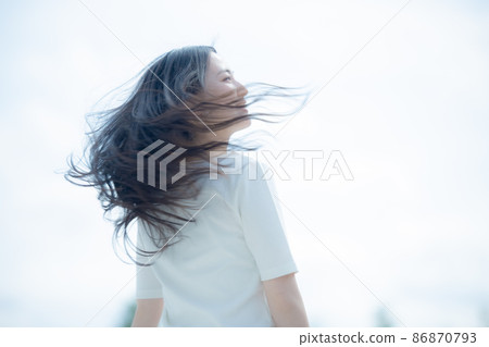 Hair care image outdoors 86870793