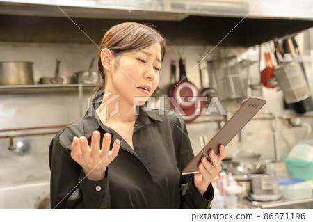 Female staff who have trouble checking slips at restaurants Female staff who have trouble checking slips at restaurants 86871196