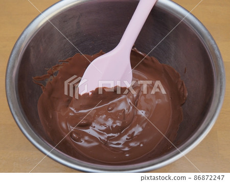 Making chocolate candies Making chocolate candies 86872247