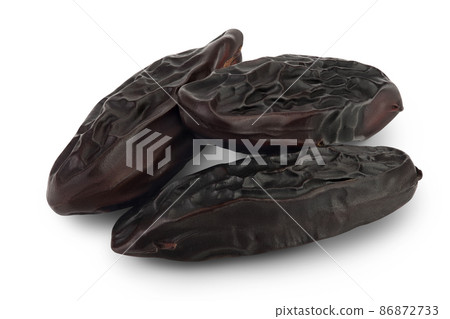 Tonka bean isolated on white background with clipping path and full depth of field. Bean of Dipteryx odorata 86872733