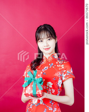 A female portrait of Cheongsam, a female portrait with a red background, written by Cheongsam. A female portrait of Cheongsam, a female portrait with a red background, written by Cheongsam. 86873670