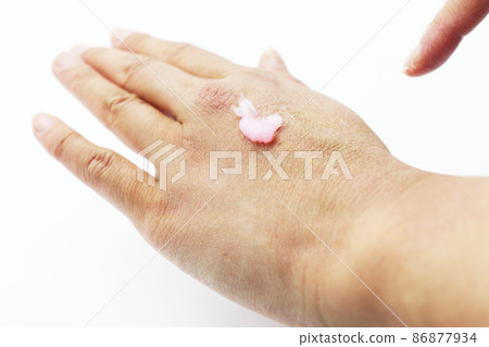 Female dry hands hand cream 86877934