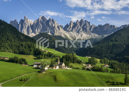 The peaks of the Odle group above the village of Santa Maddalena in Val di Funes. Dolomites. 86880191
