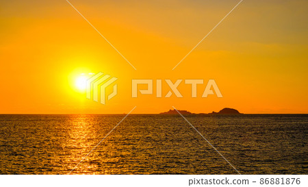 俯瞰軍艦島的夜景 俯瞰軍艦島的夜景 86881876
