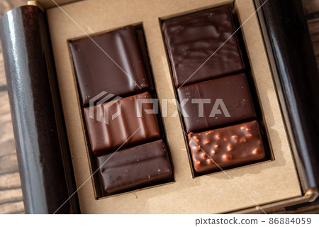 一盒 6 顆糖果巧克力 86884059