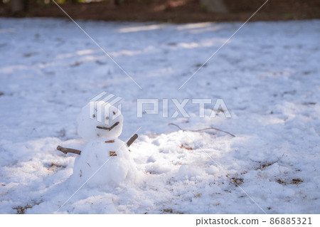 Snowman made by a child 86885321