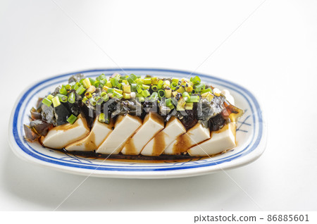 Century egg tofu, a staple of Chinese cuisine 86885601