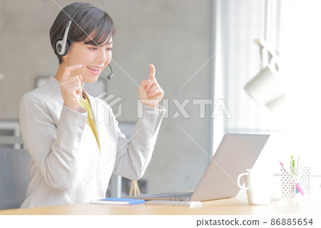 在線會議_女性手語打招呼3 86885654