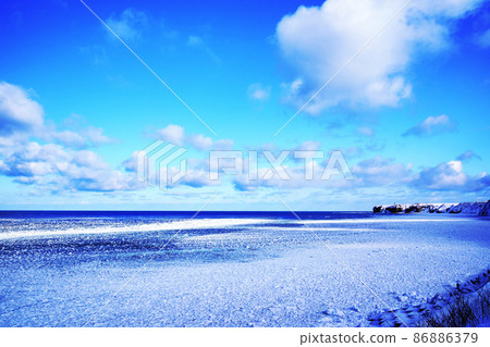 Cape Notori and the Sea of Okhotsk with drift ice in Hokkaido 86886379