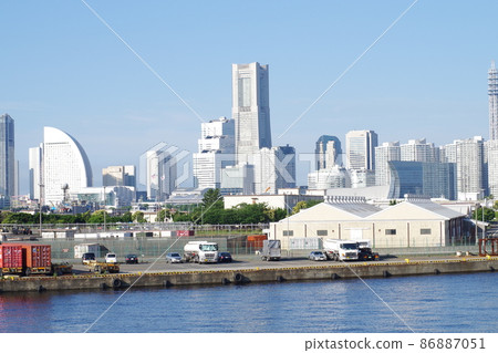 View of Minato Yokohama from Izutacho, Yokohama 86887051