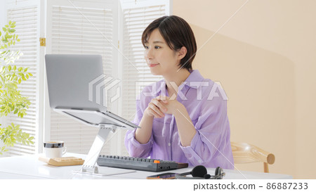 在家工作女性 86887233
