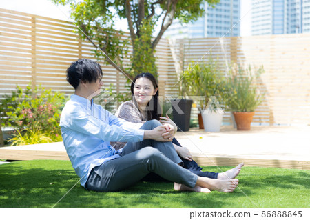 Couple lawn Couple lawn 86888845